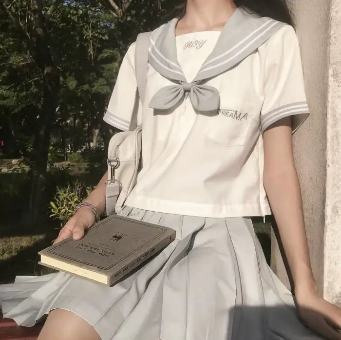 乳房与月亮